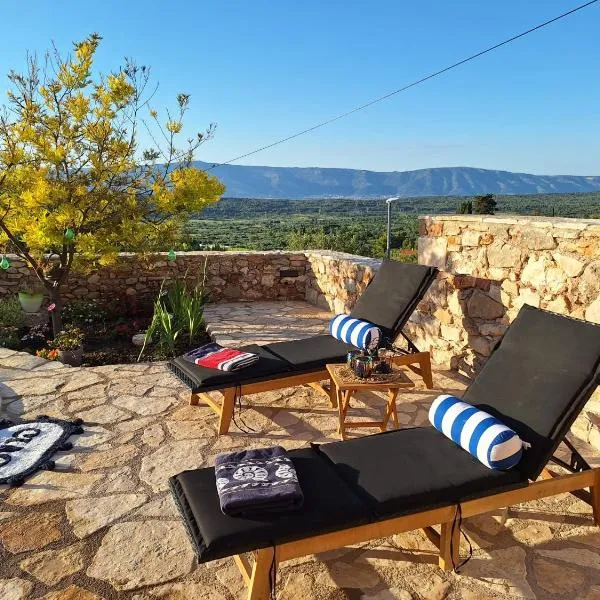 Holiday house "Acacia", for two with pool, Dol, hotel v destinaci Stari Grad