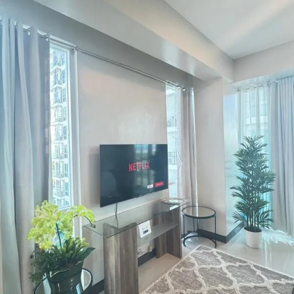 Mactan Newtown Condo with Free airport pickup, hotel in Lapu Lapu City
