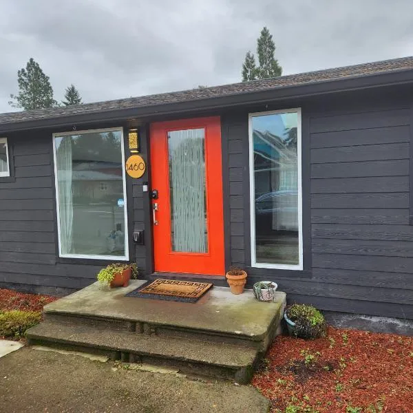 Catch the end of Summer! Cute, comfy, quiet Hillsboro Bungalow, hotel in Hillsboro