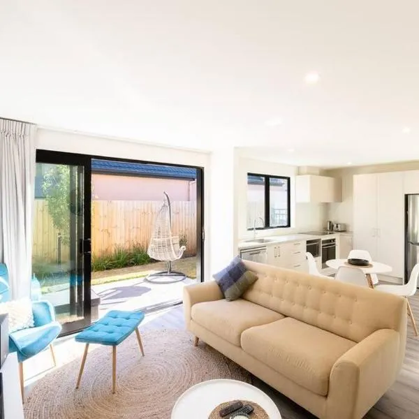 Brand New, Private & Central Townhouse, hotel in Christchurch