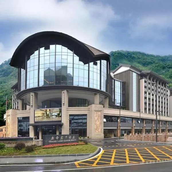 Grand Land Kande Hotel, hotel in Shennongjia