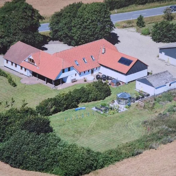 Groennebaek Bed and Breakfast, hotel in Føvling