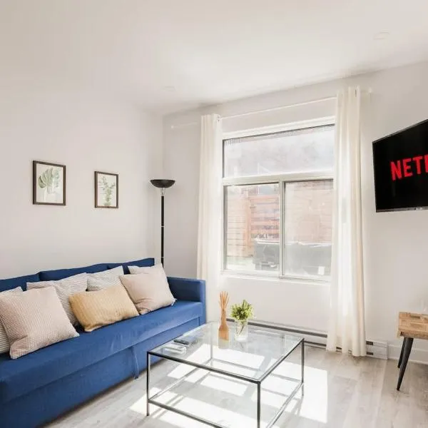 M11 Luxury 2BR Sofa Bed in the Heart of PlateauMile-End, hotel in Montreal