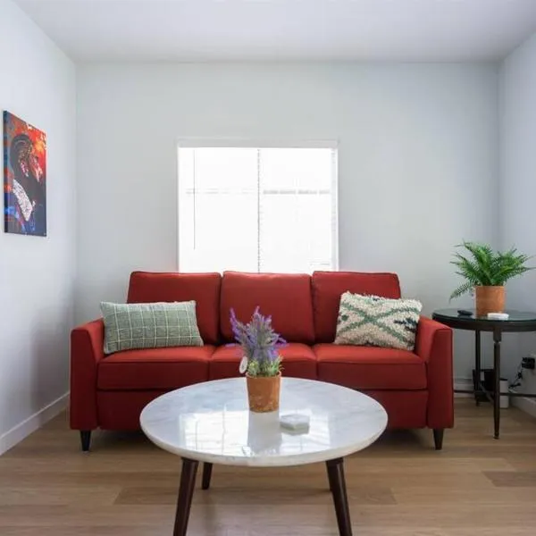 Family Renovated Home, Netflix, AC, WD, Putt Putt, Hotel in Fullerton