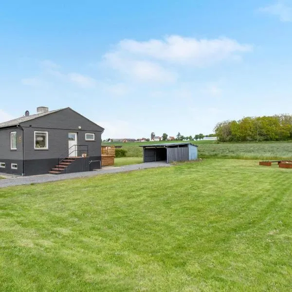 1 Bedroom Nice Home In Rønne, Hotel in Rønne