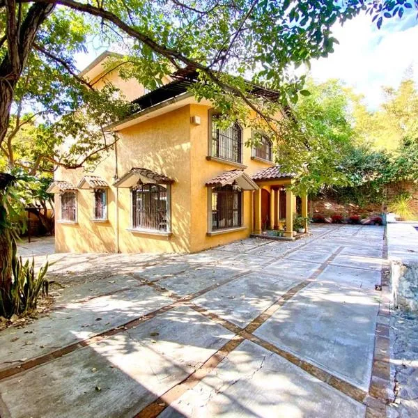 CasonaPalmira alberca climatizada en zona exclusiva, hotel en Cuernavaca