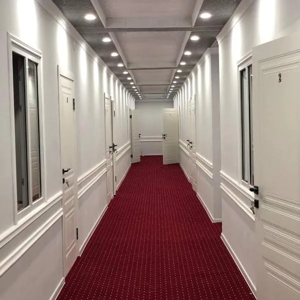 Evergarden Hotel, hôtel à Bishkek