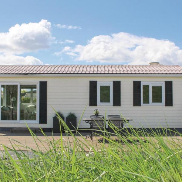 Beautiful Home In Sint-annaland With Kitchen