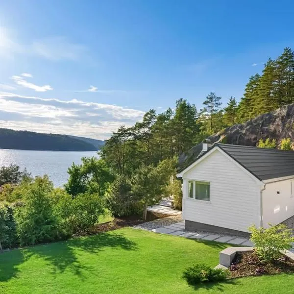 Sommerhus ved Iddefjorden, hotel in Halden