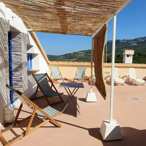 ÁTICO GUADALEST rooftop apartment with beautiful views and art, hotel in El Castell de Guadalest