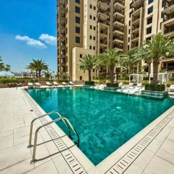 Luxe & Comfy Madinat Jumeirah - Apartment with Scenic Views - Pool Managed by SunnyHomes, khách sạn ở Dubai
