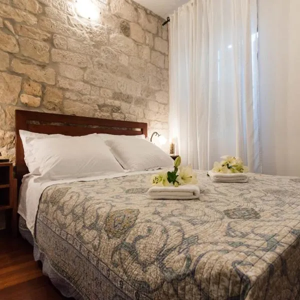 Villa Sv. Petar, hotel in Trogir
