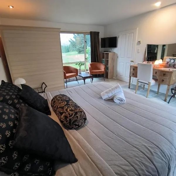 Vibrant Living Retreat, מלון בהאנמר ספרינגס