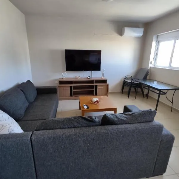 Mama Marina apartement near to the airport 2, hotel in Antimácheia