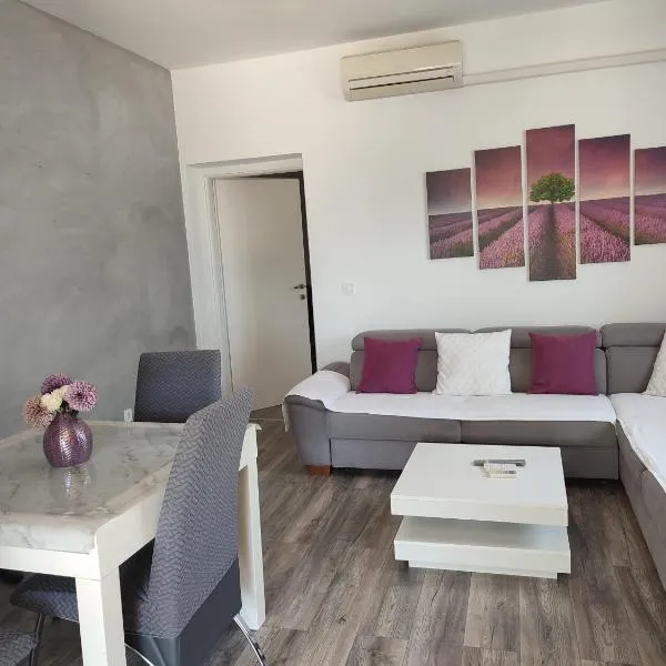 Apartman Kiara, hotel v destinaci Kaštela