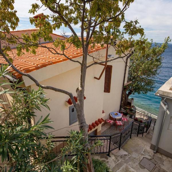 1 Bedroom Cozy Apartment In Starigrad