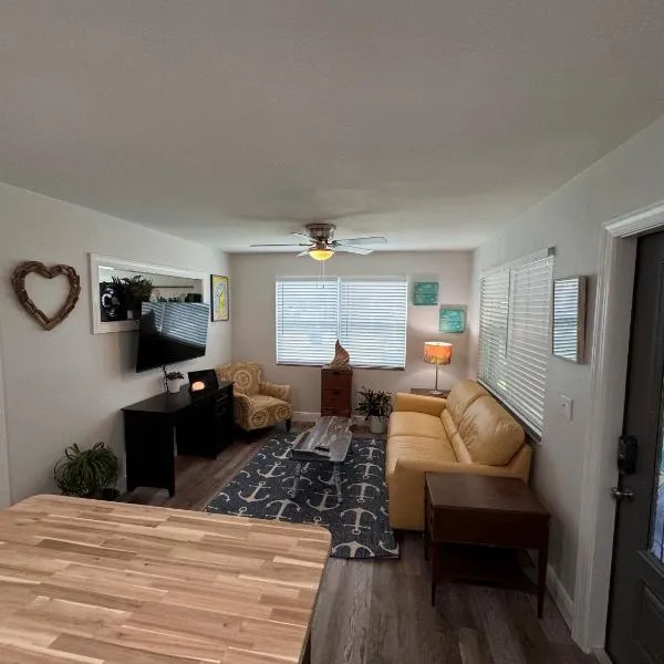875 Oasis #4 Location!, hotel in Vero Beach