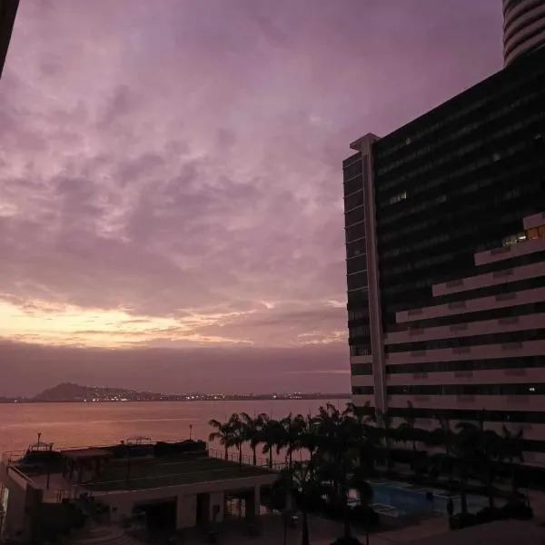 LUXURY APARTMENT PUERTO SANTA ANA GUAYAQUIL, ξενοδοχείο στο Γουαγιακίλ