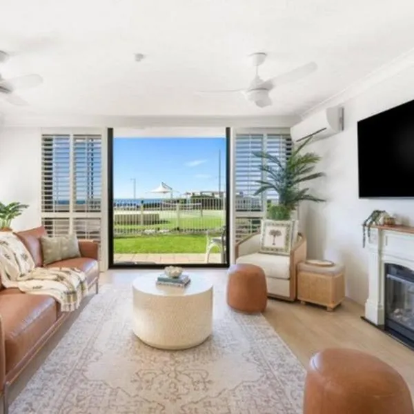 Beach Front Oasis with Private Courtyard, hotel in Gold Coast
