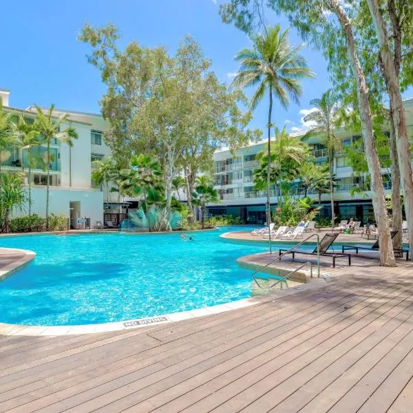 Belle Escapes Drift Beachfront Resort Suite 1305, hotel in Palm Cove