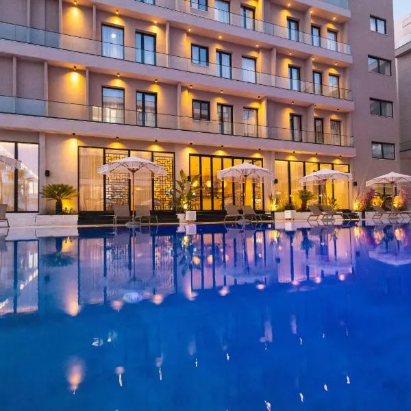 Tris3 Hotel, hotel in Vlorë