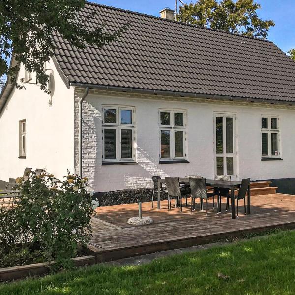 Lovely Home In Nex With Kitchen