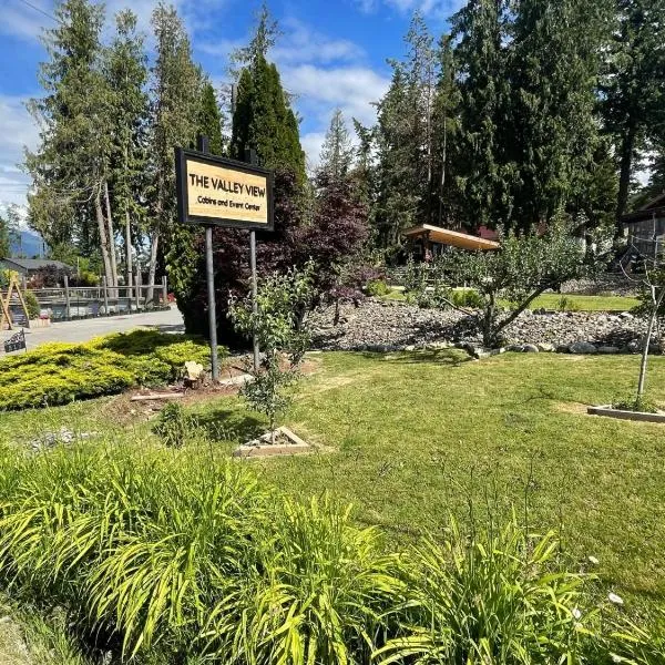 The Valley View Cabins and Event Center, хотел в Крестън