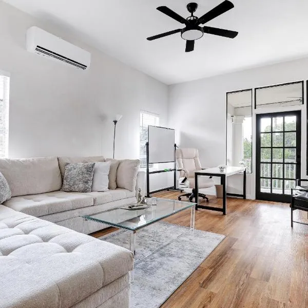 Modern Flat Nr Dt River Walk Zoo Wifi Bbq Desk, hotel in San Antonio