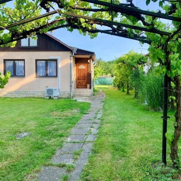 Chata Pod Kopcem, hôtel à Uherský Ostroh