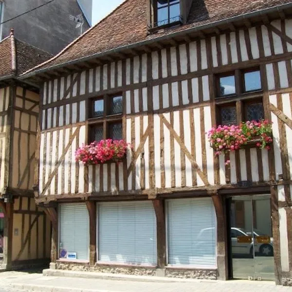 Le Clos Saint Nizier Troyes - Cathédrale- PARKING - WIFI, hôtel à Troyes