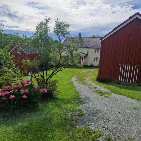 Åsenfjord, feriehus ved sjøen, hotel in Hopla