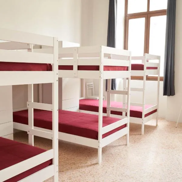 HUB Portanova, ξενοδοχείο στο Trani