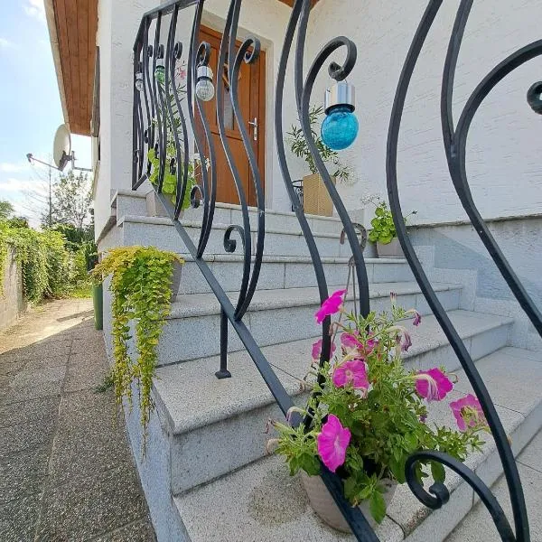 Apartment Anna - Austrian country house in Marchfeld im Weinviertel, hotel v destinaci Marchegg