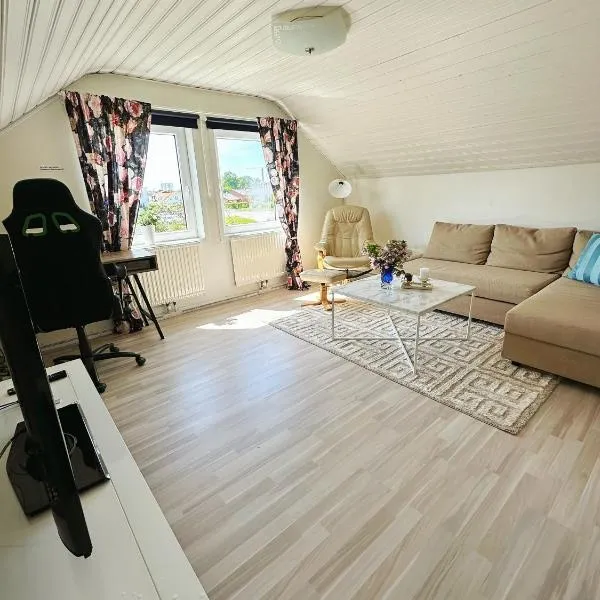 Centralt och havsnära på Stensö, hotelli Kalmarissa