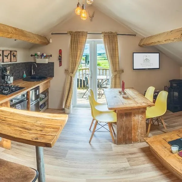 Gracie's Lodge at Woody's Glamping, hotel v destinaci Llangerniew
