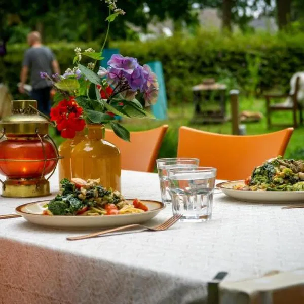 Het binnenerf yurt en keetjes, hotel v destinaci Nieuwleusen