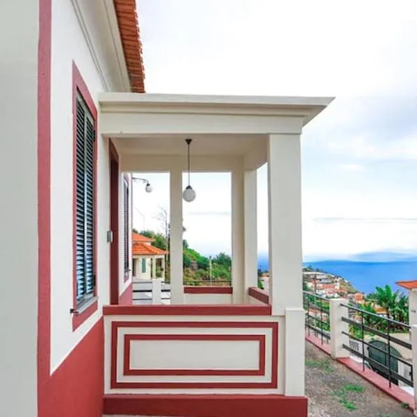 Renovated Traditional House w 3BR & Outdoor Space, Hotel in Funchal