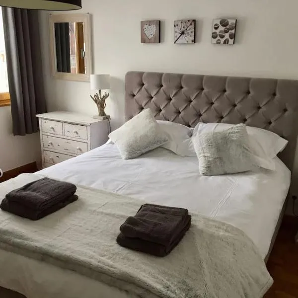 Jangilau - Large, triple aspect apartment in central Morzine, hotel en Morzine