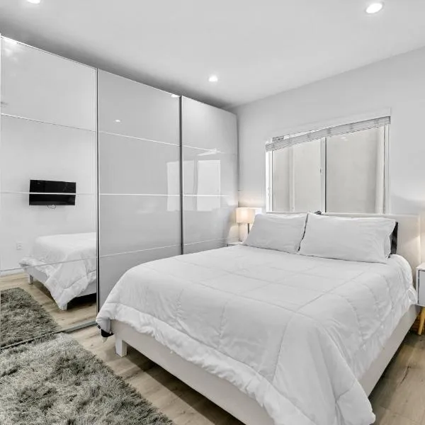 Muirfield Chic City Bungalow with Parking 1,2,3, отель в Лос-Анджелесе