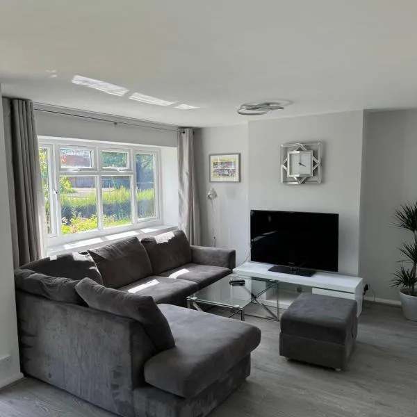 Oxford, 2 Bedroom Private Flat with Parking, Hotel in Oxford