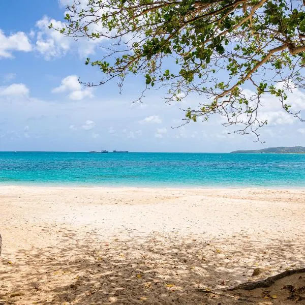 Ocean breeze & views - studio, hotel v destinaci Five Islands Village