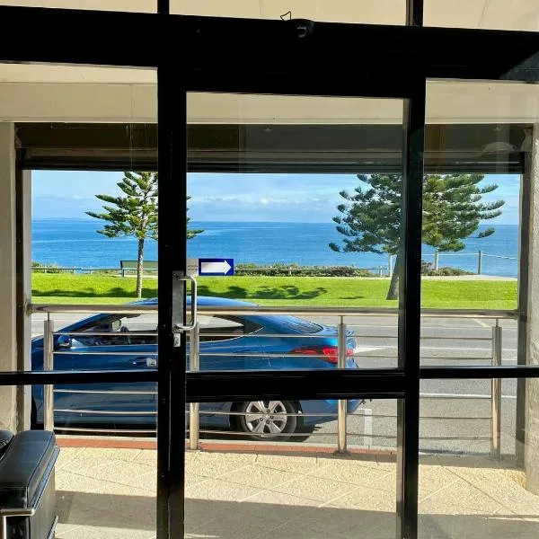 Ocean Beach Hotel，位于珀斯的酒店