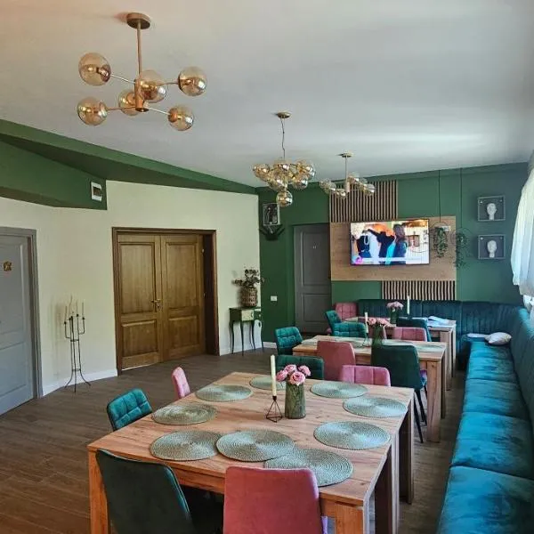 Villa Ileana, hotel Csalhón