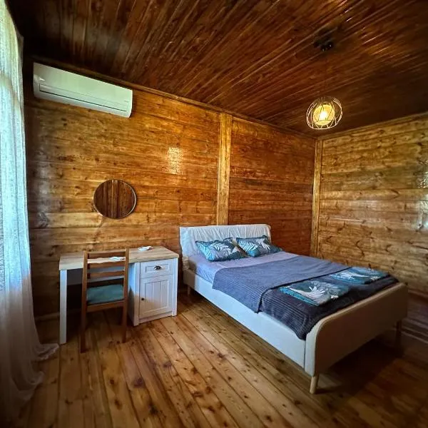 Kutaisi airport guesthouse, hotel in P'arts'khanaqanevi