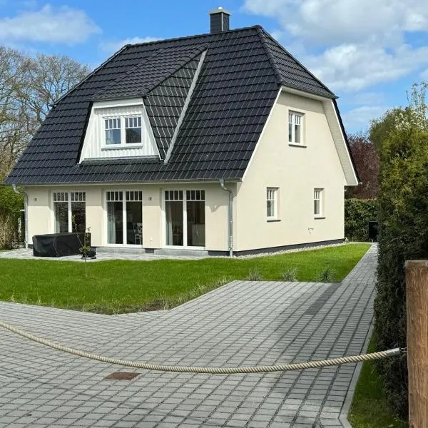 Ferienhaus Hornhecht, hotel in Born