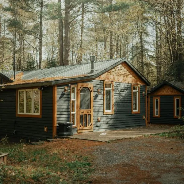 The Doma Lodge - Cozy Muskoka Cabin in the Woods, ξενοδοχείο σε Huntsville