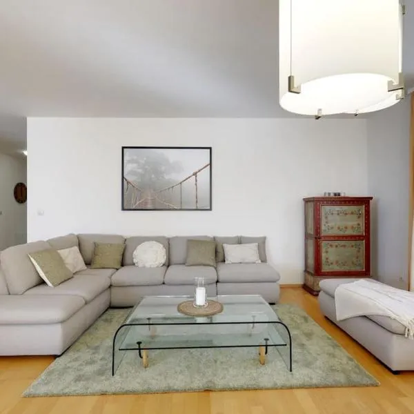 3min2centre - 2 BR, garage, view, ξενοδοχείο στην Μπρατισλάβα