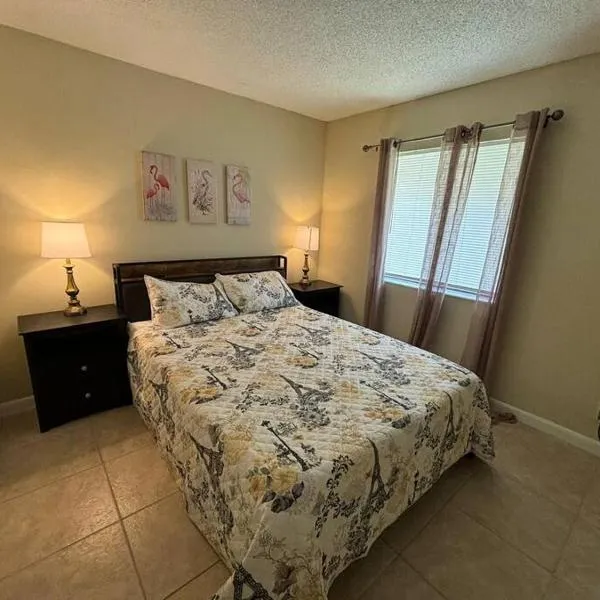 Sea Breeze-2 BR Apartment- Centrally Located, hotel in West Palm Beach