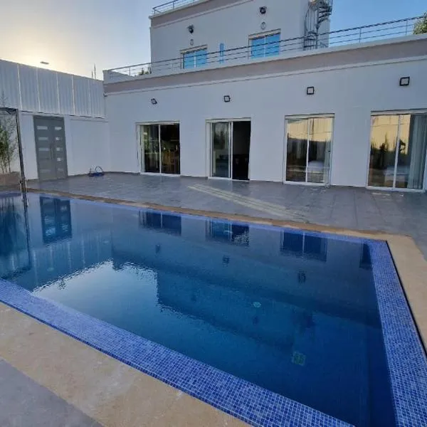 Villa Fares Assilah 2, hotel in Asilah