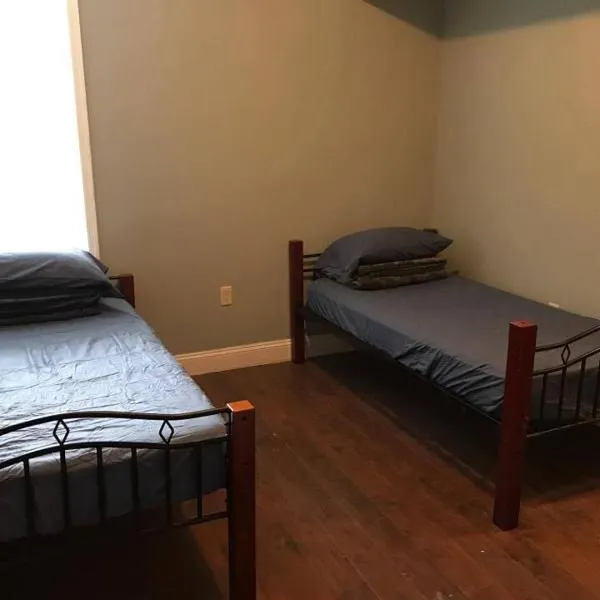 202 Private Room-Double Twin Bed in CoHi DC!, hotel in Washington, D.C.